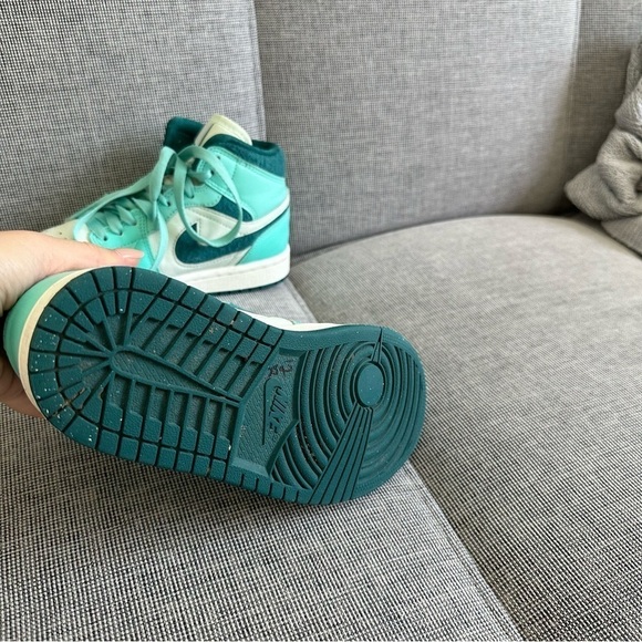 Nike Air Jordan 1 Mid Sneakers Bleached Turquoise Lace Up Style Size 5 Women’s - Picture 6 of 10